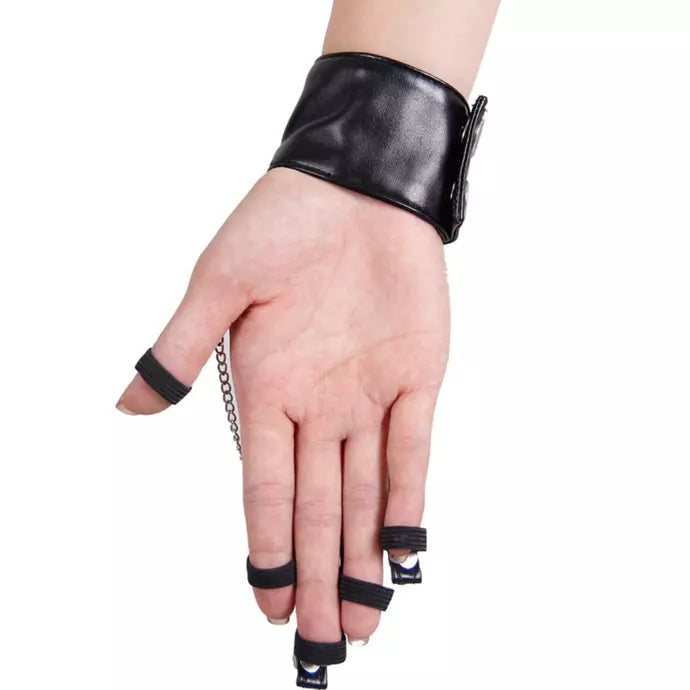 Women’s Skeleton Skull Chain Hand Claw Glove